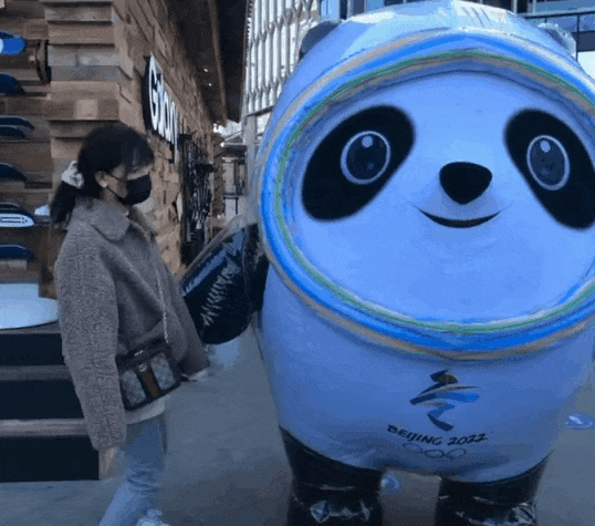 图片[1]-【GIF】冰墩墩：往后站显脸小-喜欢表情包分享—全网表情包